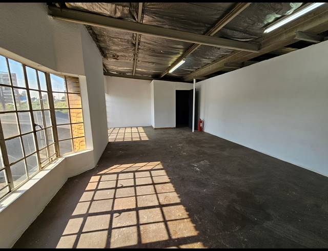 558M² WAREHOUSE TO LET IN JET PARK